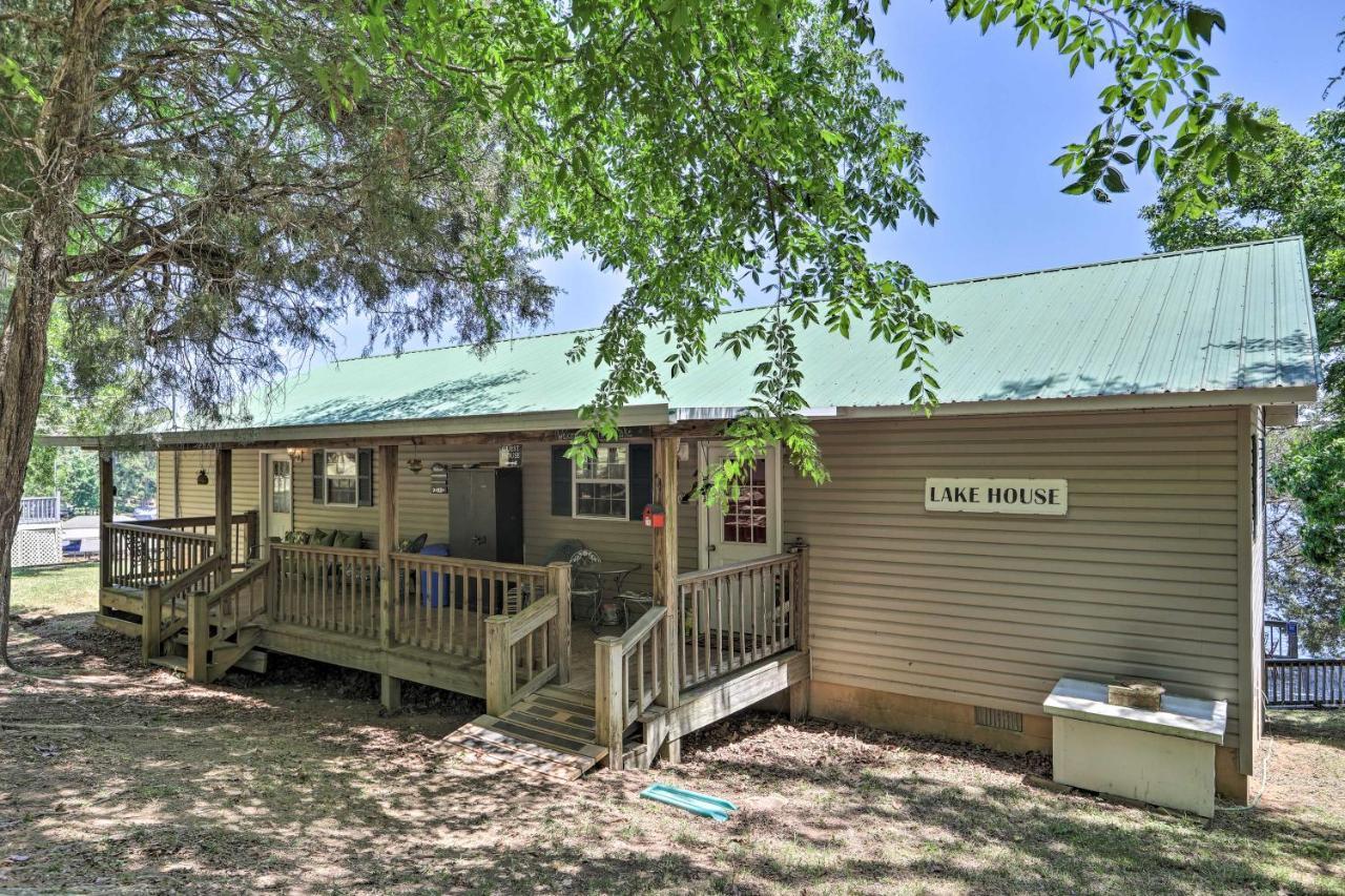 House With Dock And Slide Situated On Lake Sinclair! Sparta 外观 照片