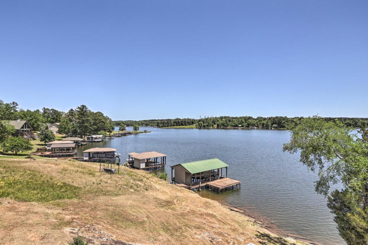 House With Dock And Slide Situated On Lake Sinclair! Sparta 外观 照片